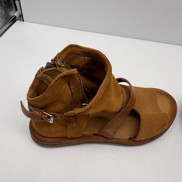 Miz Mooz Tan Leather Suede Sandals Size 6 - Picture 15 of 16